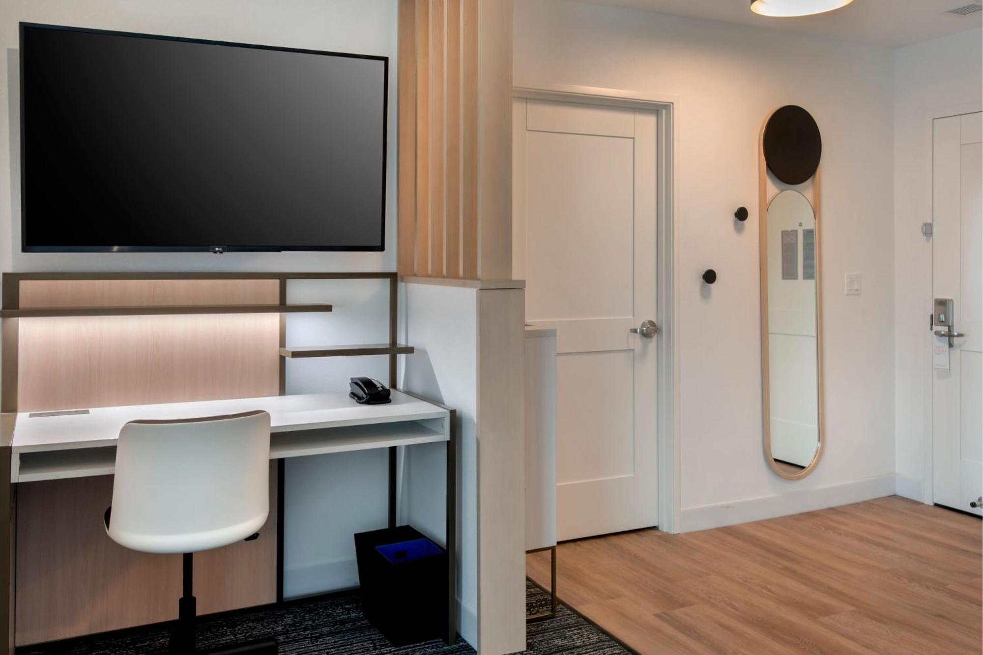 Towneplace Suites Portland Airport Me South Portland Bagian luar foto