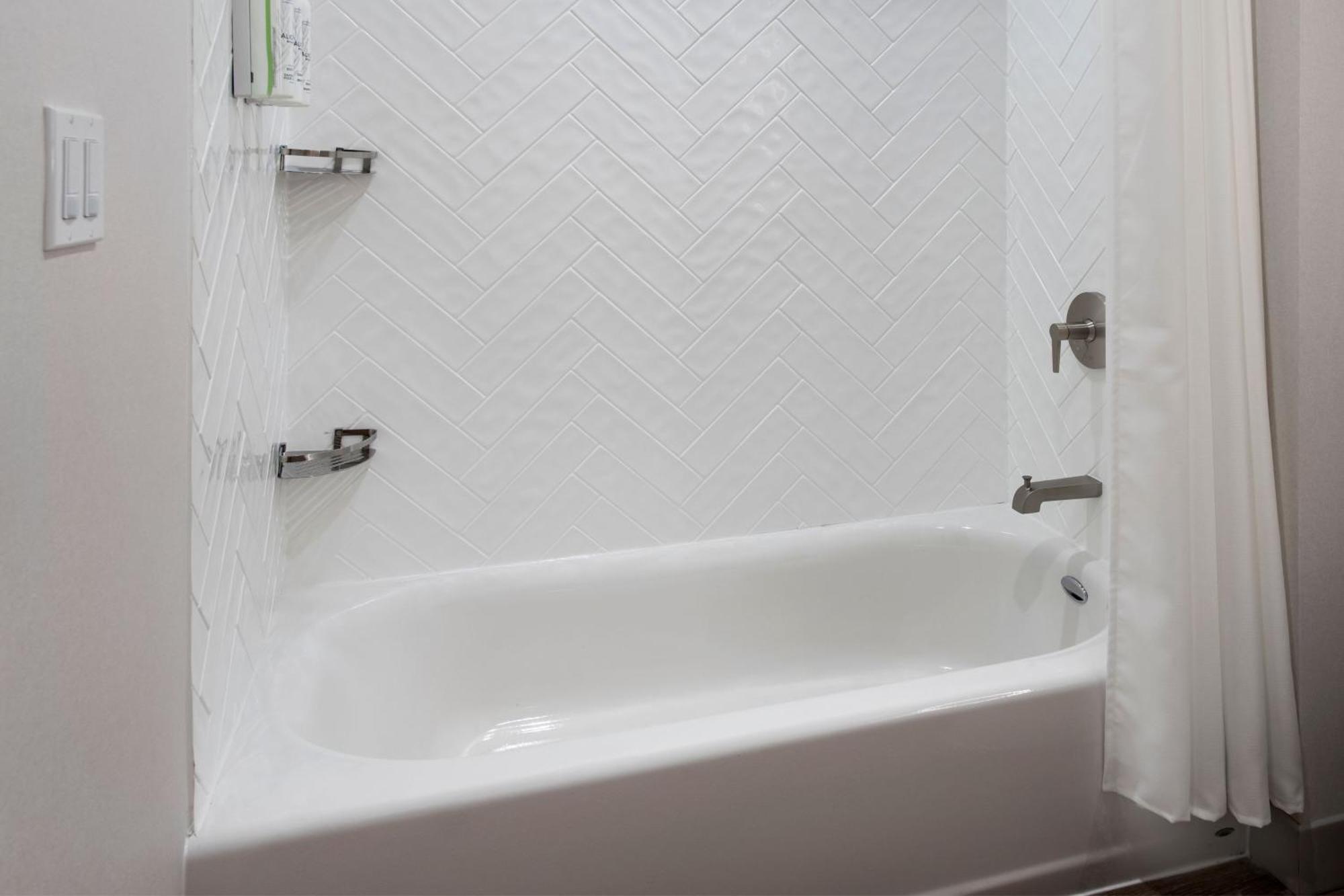Towneplace Suites Portland Airport Me South Portland Bagian luar foto