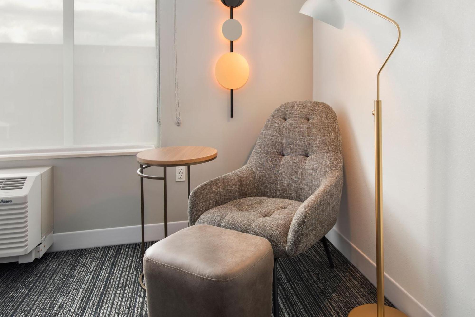 Towneplace Suites Portland Airport Me South Portland Bagian luar foto