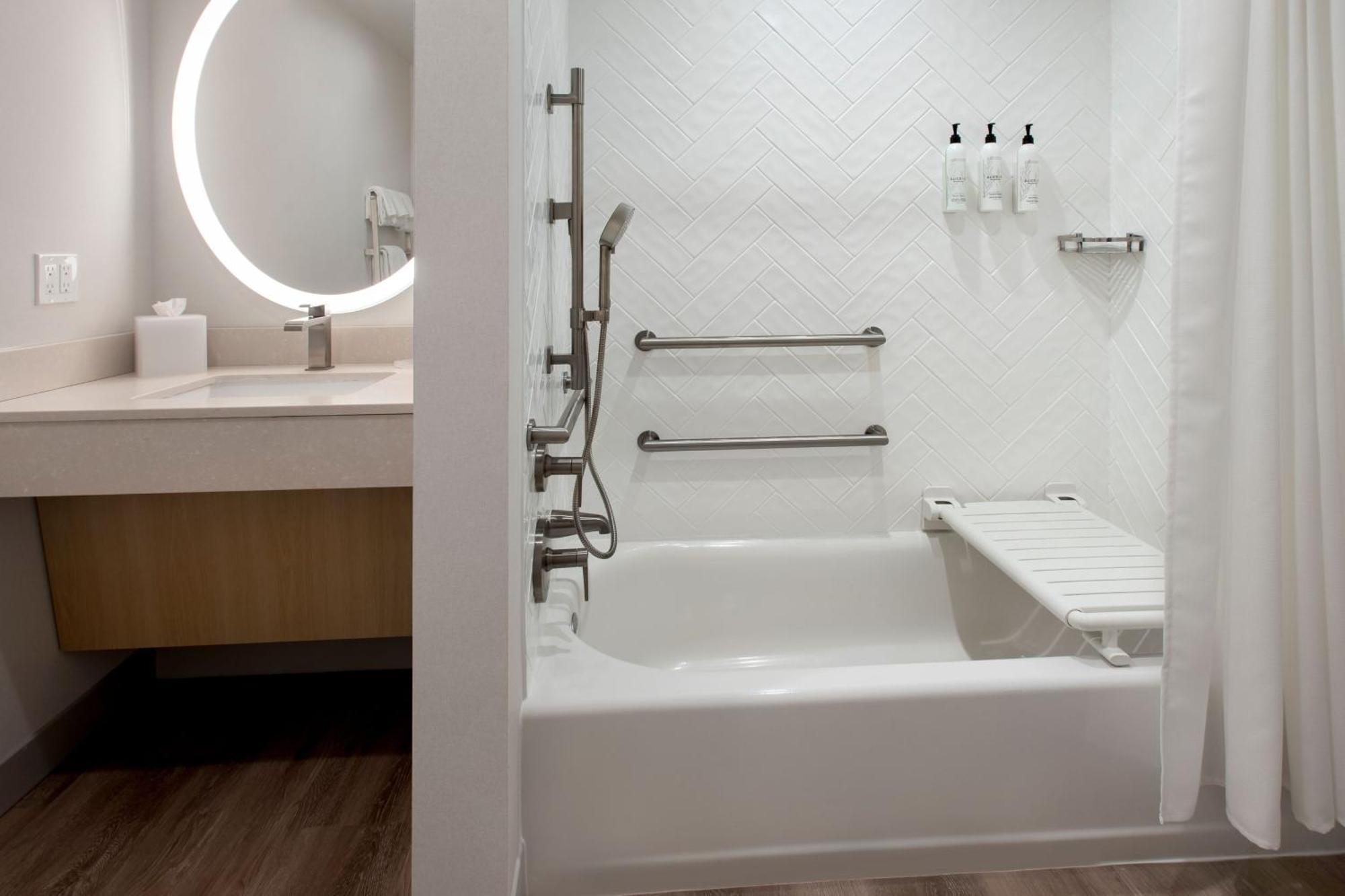 Towneplace Suites Portland Airport Me South Portland Bagian luar foto